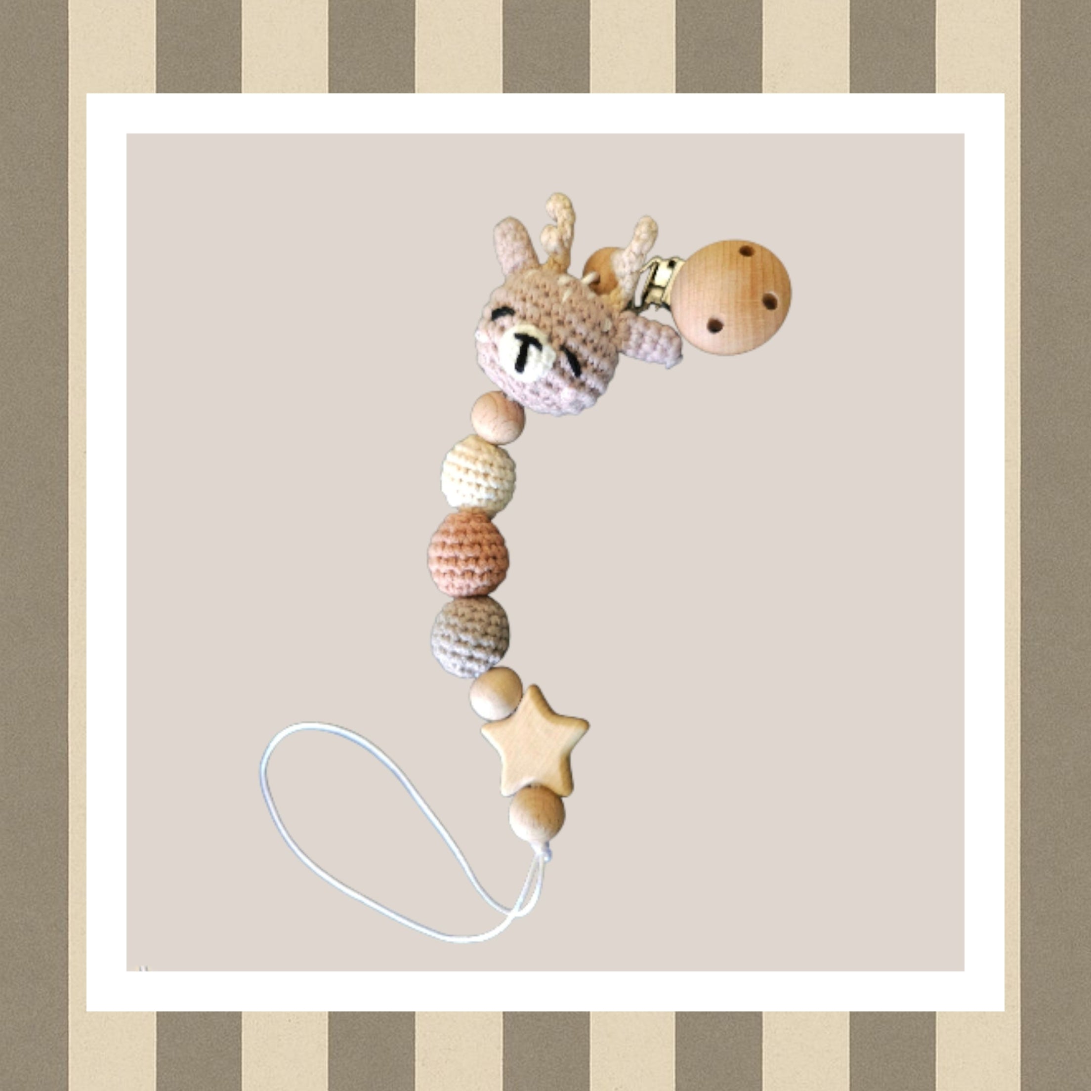 Chupetero Ciervo Bebé – Crochet & Madera Natural